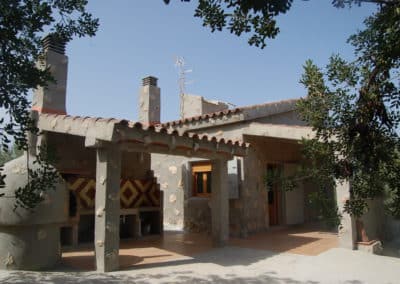 Construcció de casa de muntanya amb barbacoa