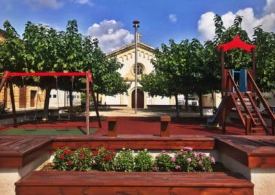 Reforma de plaça amb parque infantil